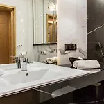 Tatra & Ξενοδοχείο με διαμερίσματα 4*