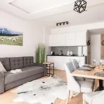 Tatra & Ξενοδοχείο με διαμερίσματα 4*